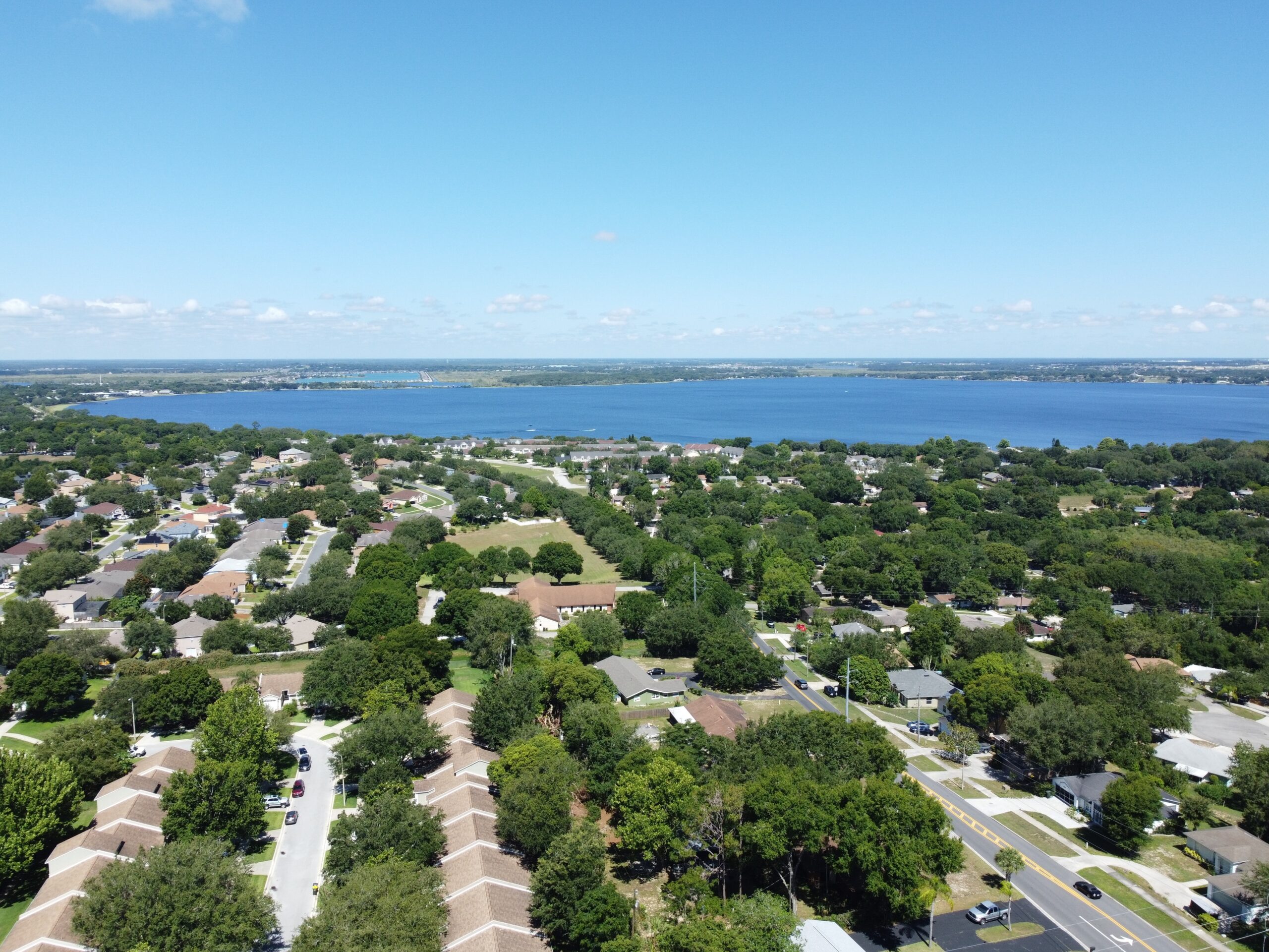 birds eye view of lake minneola in clermon fl
